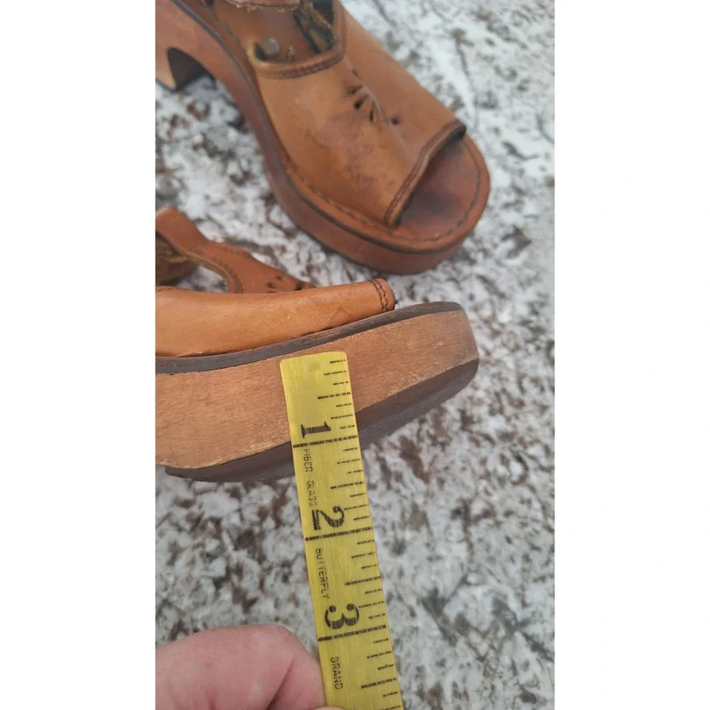 Vintage Bare Traps Tan Leather Wood Platform Sandals 70s T-Strap Sunburst Size 6